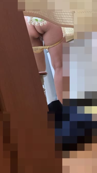 パンティを履く妻2