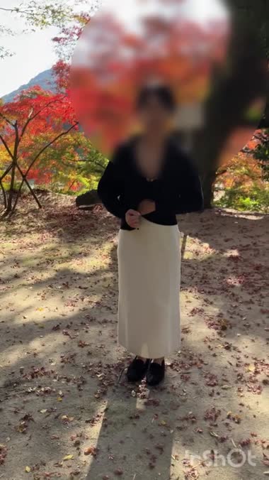 清楚妻　紅葉　露出　遊び　無音