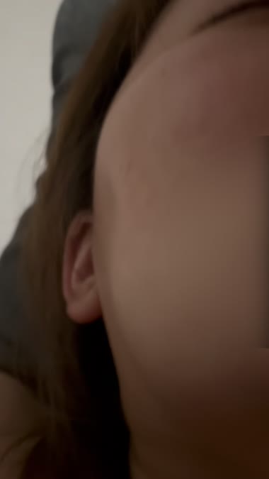 まんこ奥深く迄ペニス挿入中の妻