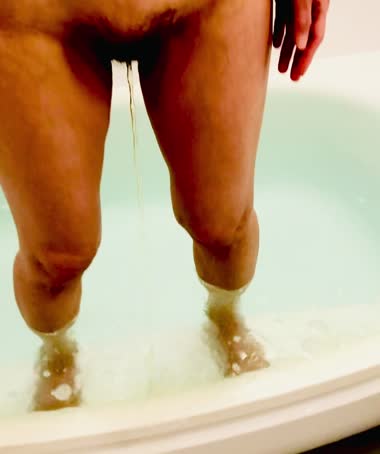 愛奴　立ち放尿