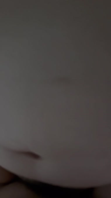 正常位でペニス挿入中の巨乳妻