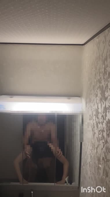 爆乳妻の鏡の中