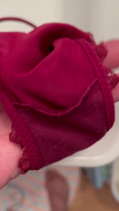 64歳妻のワレメ跡染みパンティ