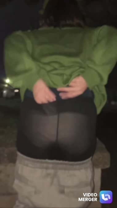 住宅街に囲まれた公園で