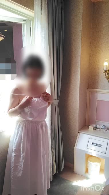 窓見せ脱衣露出