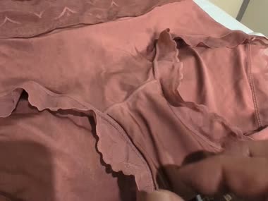 サテン赤パンツ