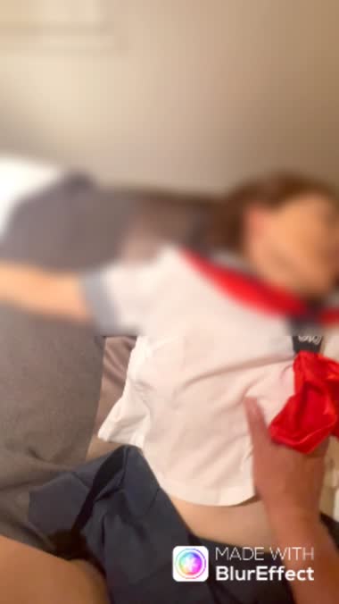 熟女のセーラー服【動画】