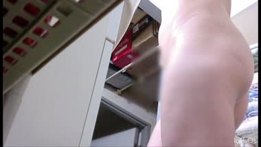 垂れパイ妻の脱衣場