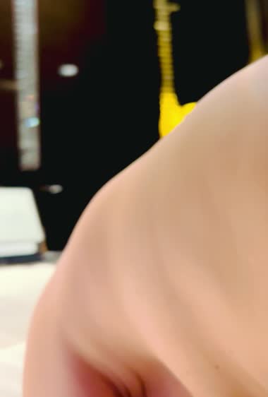 豊満熟女の垂れ乳…