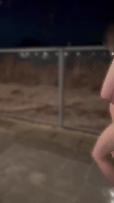 線路脇の歩道で