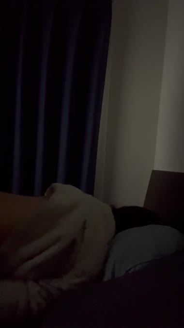 長女が寝ている側で、、