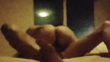 他人棒　騎乗位で腰を振る妻