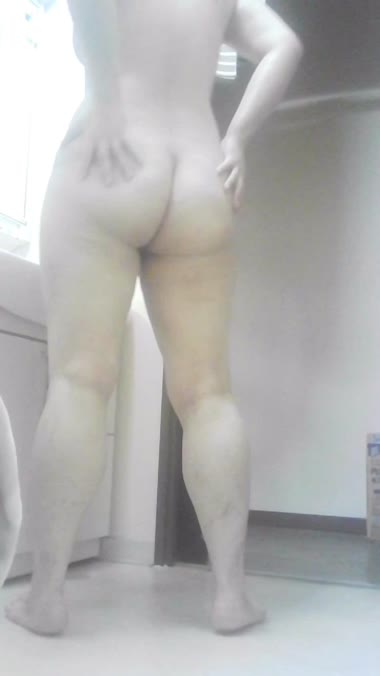 スキンケア中の義妹💕