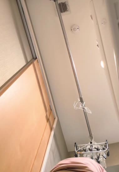 ガードが硬い妻のストリップ