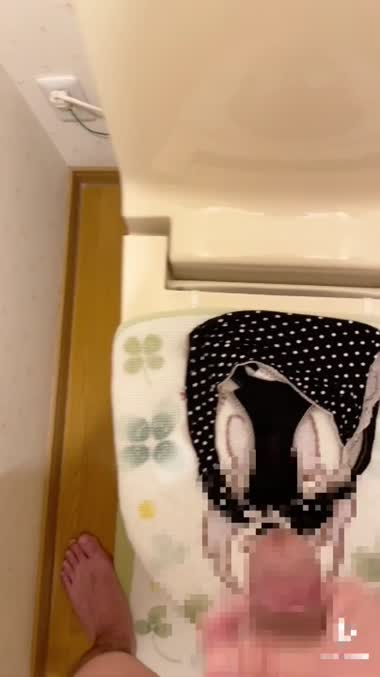 (閲覧注意)妻クロッチぶっかけ