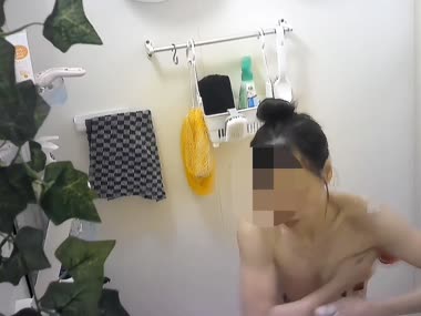 貧乳妻の毛処理とシャワー