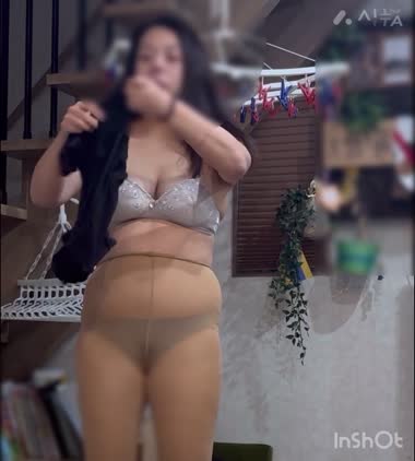 爆乳タレ乳とむれむれパンスト