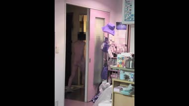 ジーンズ姿と全裸