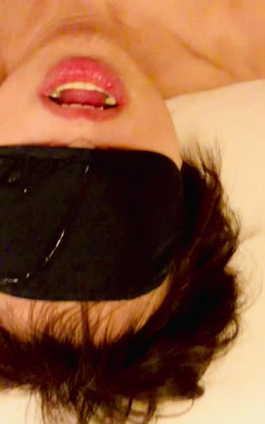 顔射される愛奴を