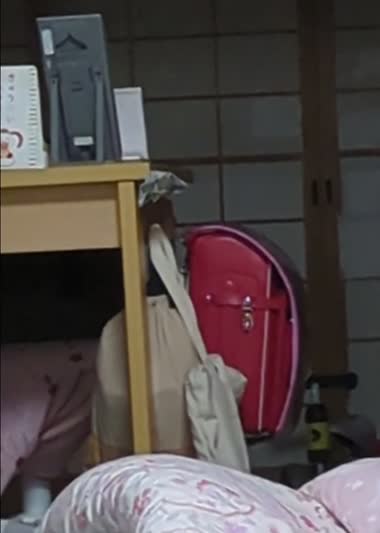 愛しき妻の胸の谷間チラ