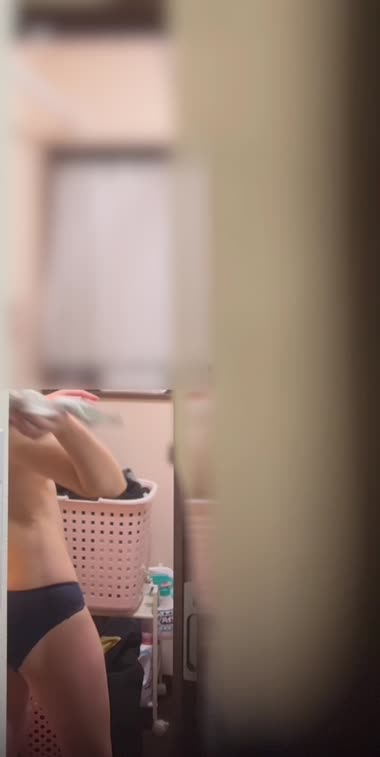 風呂上がりの妻の後ろ姿