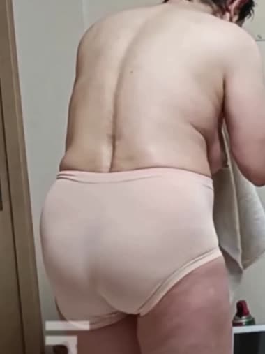 超熟妻のデカパンと垂れ巨乳