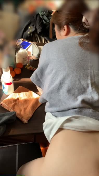 誰もいない昼間兄嫁と食卓の上で