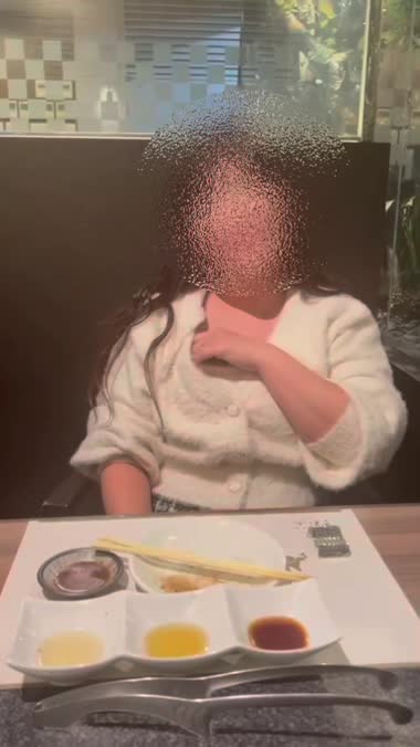 エロ人妻の公然おっぱい