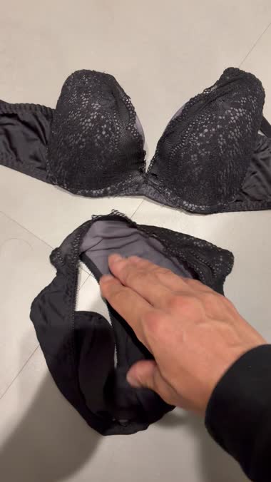 妻35歳黒パンティ