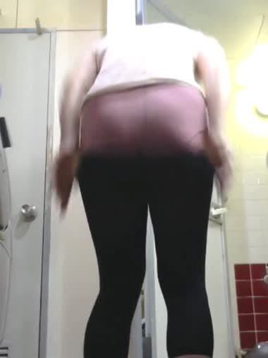 ピンクパンツ見せつけ