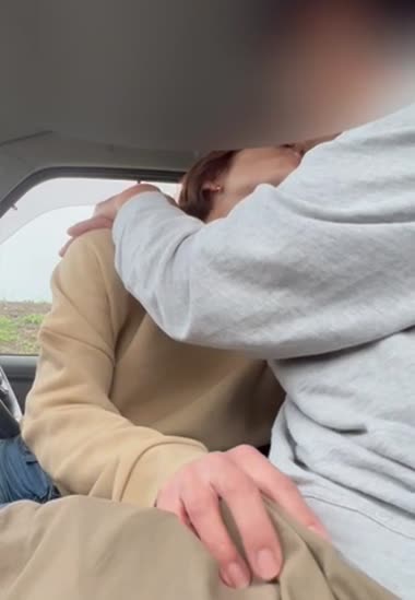 人妻車内ベロチュー