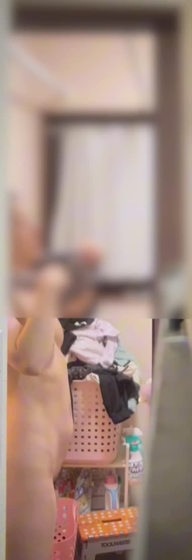 風呂上がりの貧乳妻