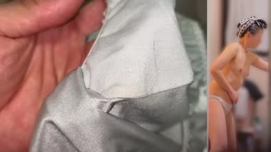 水色パンツの中に