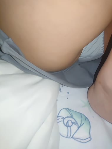 寝ている妻のパンチラ