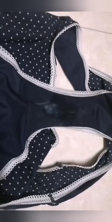 嫁の脱衣と汚パンツ