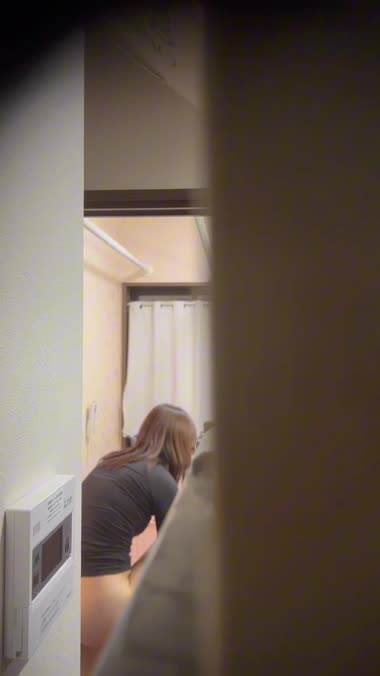 入浴前の脱衣妻