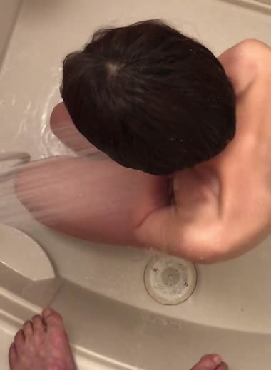 音量注意です 髪に放尿