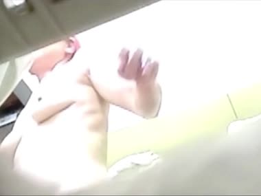 美人妻の脱衣所