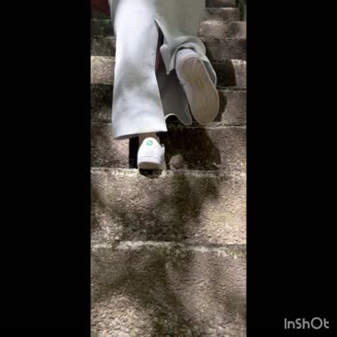 剛毛妻の着衣お尻