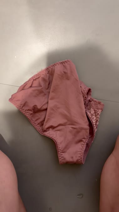 妻35歳使用済みパンティこき