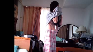 美人妻の着替え隠し撮り２