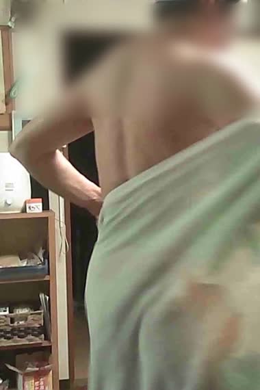 デカパン熟女の風呂上がり盗撮