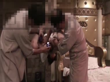 他人妻をSMホテルで3P⑤