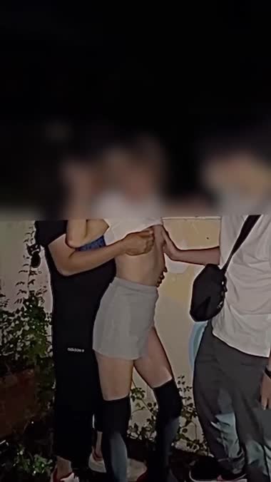 4人の子持ちママ初野外3P