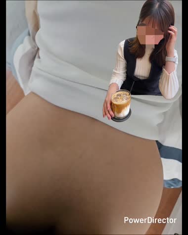 可愛い若妻との立ちバック