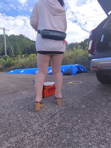 ノーパン豊満熟女