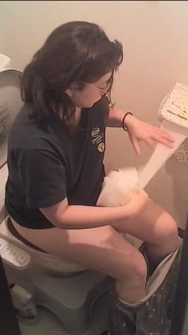 アラフォー妻のトイレ隠し撮り