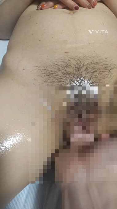 寝てる妻を裸にして、