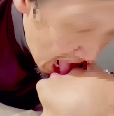 ベロキスする妻