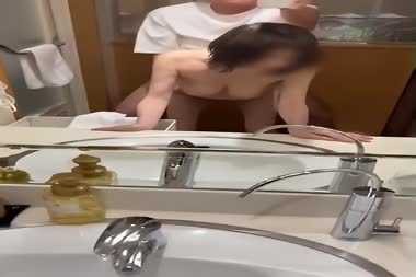 鏡前